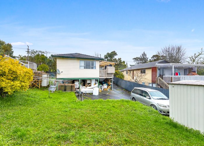  at 26 Parrs Cross Road, Henderson, Auckland