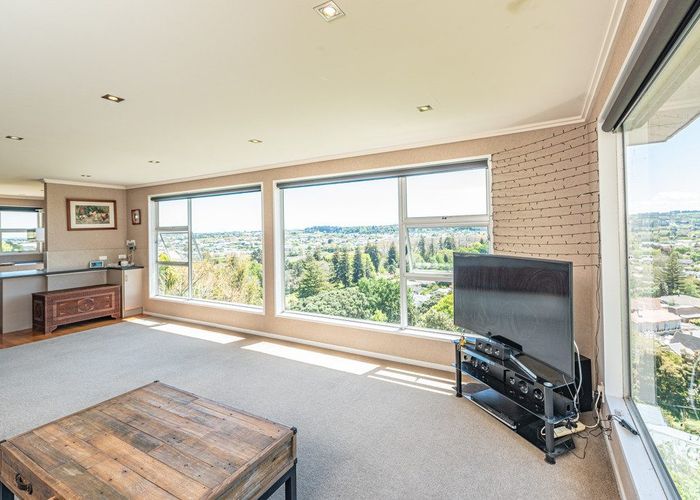 at 27 Wairere Road, Bastia Hill, Whanganui
