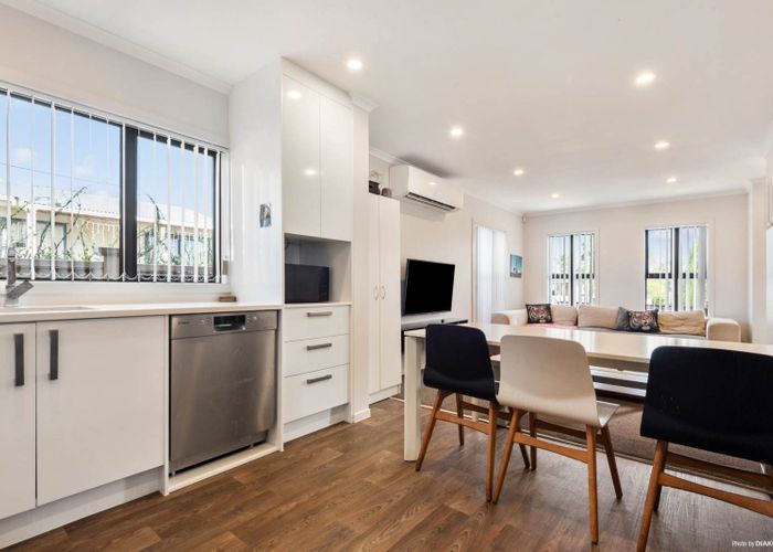  at 1/9 Marlene Avenue, Te Atatu South, Waitakere City, Auckland