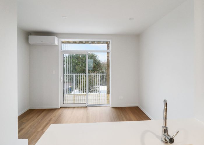  at 12 Moor Avenue, Te Atatu Peninsula, Auckland