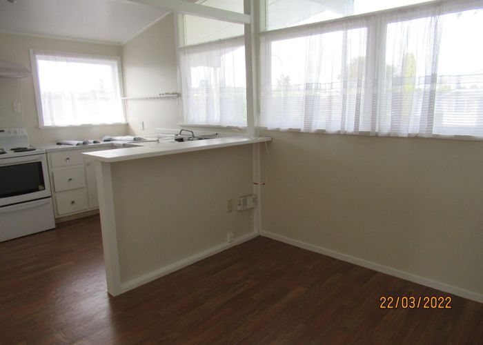  at 98 Riverpark Cres, Henderson, Waitakere City, Auckland
