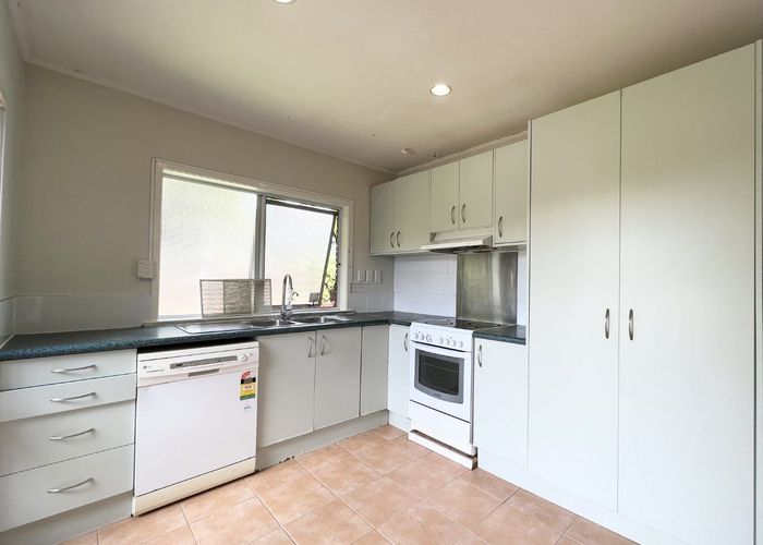  at 2/66 Bentley Avenue, Glenfield, North Shore City, Auckland