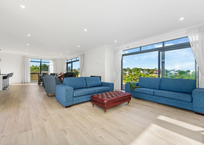 at 67 Vaucluse Heights, Fitzherbert, Palmerston North