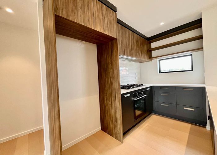  at 2/16 Mapau Road, Greenlane, Auckland