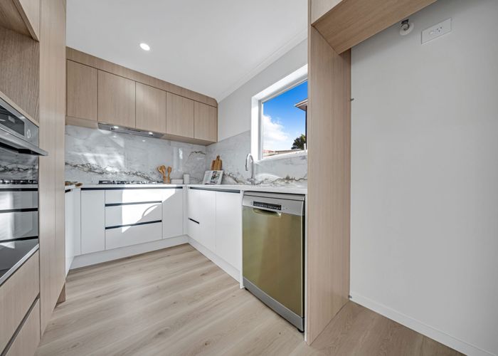  at 9D Glennandrew Drive, Half Moon Bay, Manukau City, Auckland