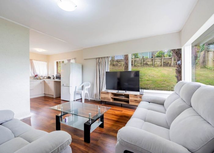  at 2/59 Ayton Drive, Tōtara Vale, Auckland