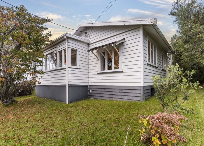  at 14 Newhaven Terrace, Mairangi Bay, Auckland
