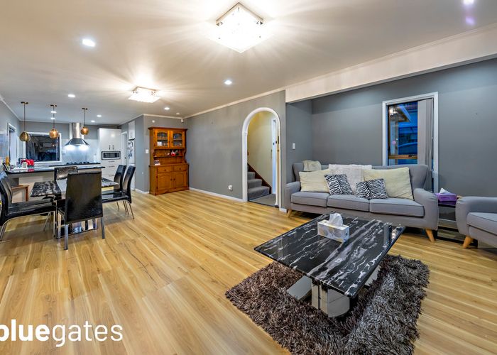  at 1/33 Challen Close, Conifer Grove, Takanini
