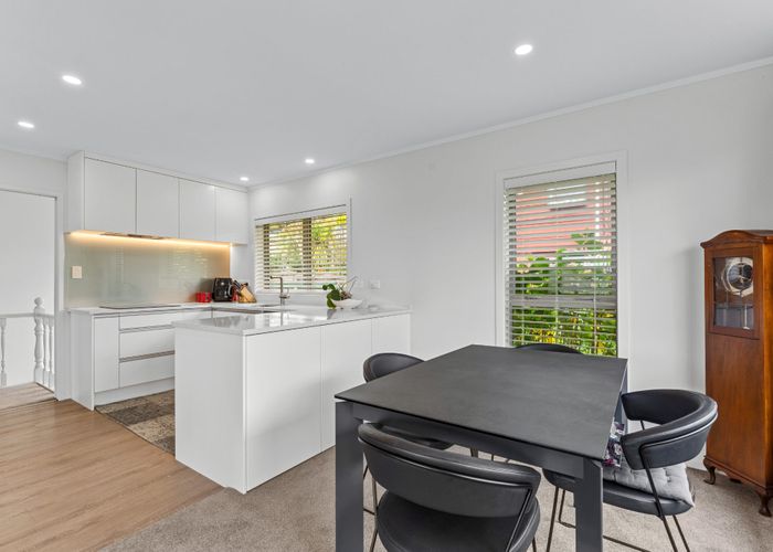  at 2/11 Belmont Terrace, Milford, Auckland