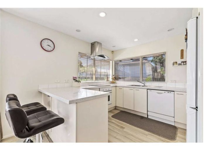  at 2/ 46A Blakeborough Drive, Forrest Hill, North Shore City, Auckland