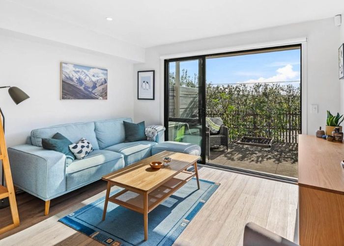  at 8/35 Garadice Road, Rothesay Bay, North Shore City, Auckland