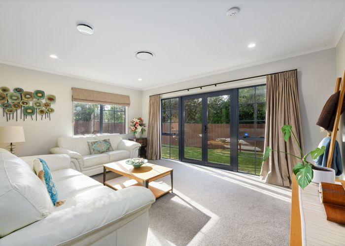  at 15 Graven Court, Henderson, Auckland