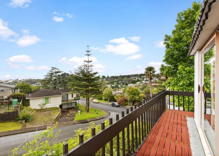 at 12 Woodcote Drive, Glenfield, North Shore City, Auckland