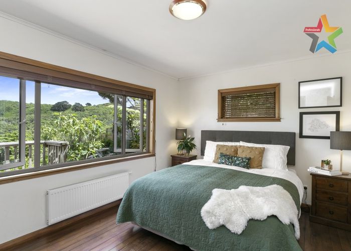  at 153 Nevay Road, Karaka Bays, Wellington