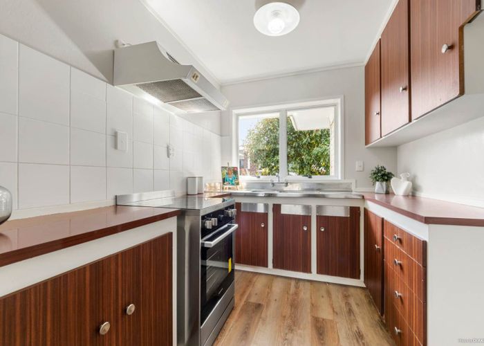  at 18 Faith Bullock Place, New Lynn, Waitakere City, Auckland
