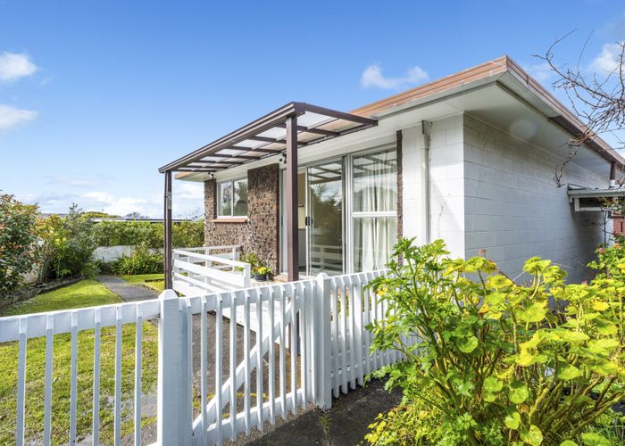  at 2/27 Spence Road, Henderson, Waitakere City, Auckland