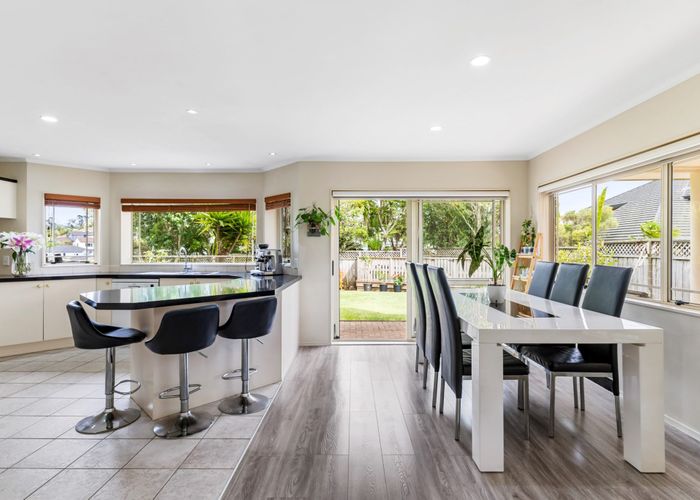  at 12 San Ambrosio Rise, Henderson, Auckland