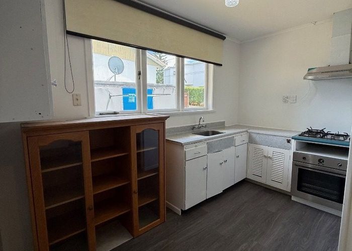  at 5 Lynwood Road, New Lynn, Waitakere City, Auckland