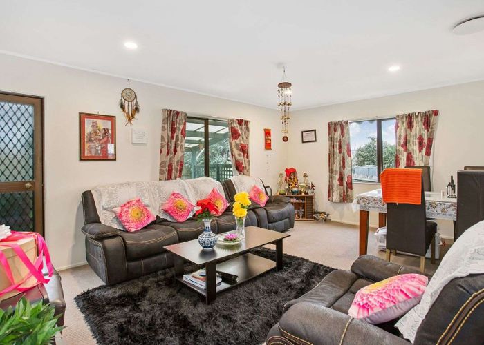  at 2/12 Skelton Avenue, Randwick Park, Auckland