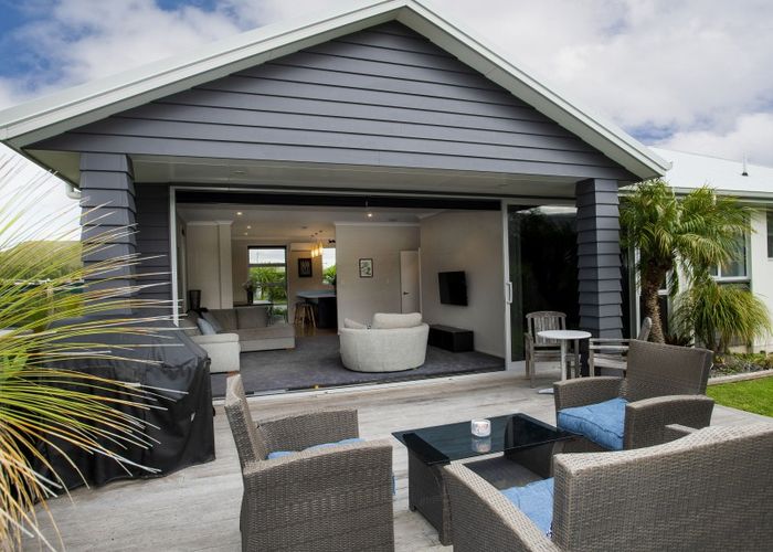  at 8 Hamilton Drive, Wainui, Gisborne