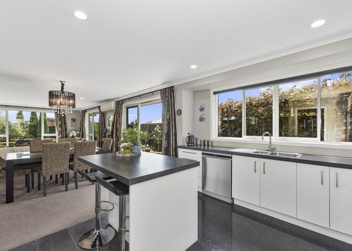  at 15 Kentwood Place, Flagstaff, Hamilton