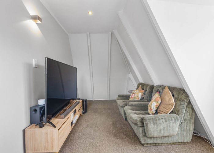  at 2/6 Balgowan Terrace, Conifer Grove, Takanini