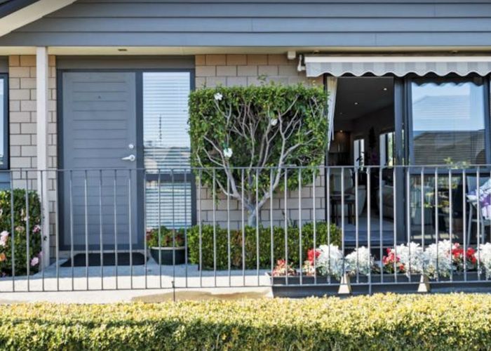  at 50 Royalle Mews, Botany Downs, Auckland