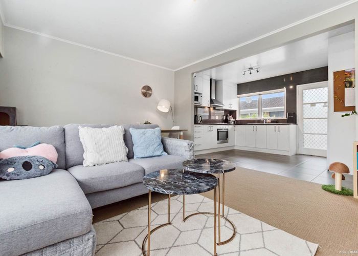  at 2/771 Beach Road, Browns Bay, North Shore City, Auckland