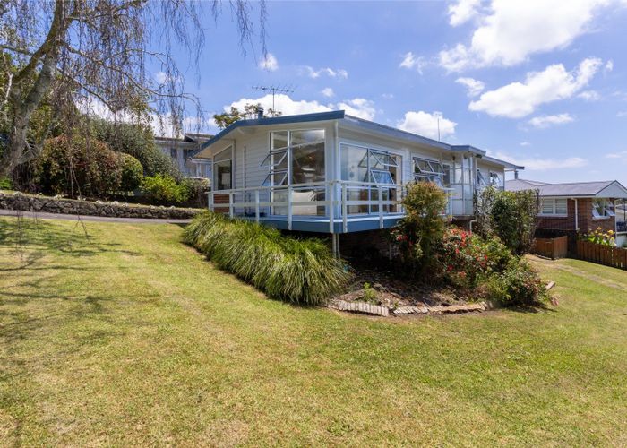  at 18 Deuxberry Avenue, Northcote, North Shore City, Auckland