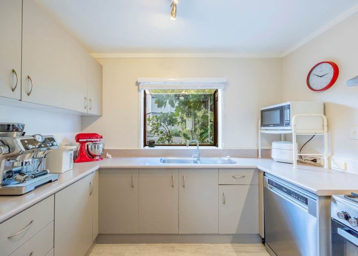  at 1/24 Tree View Avenue, Glenfield, Auckland