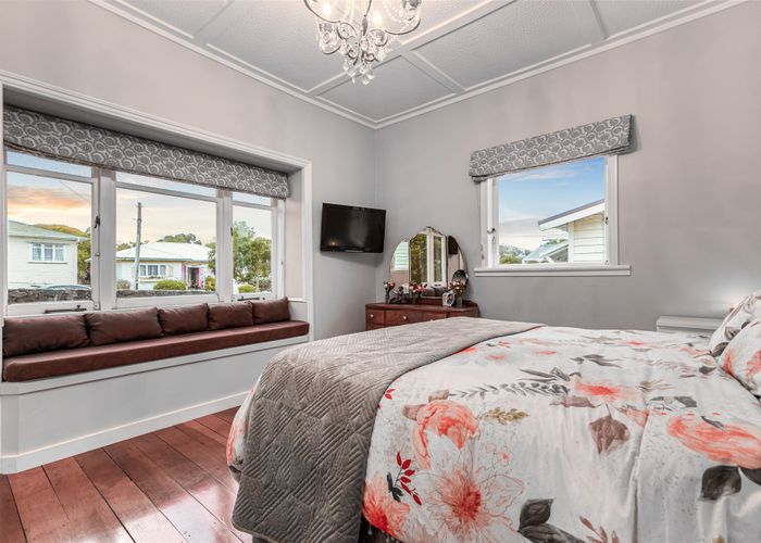 at 19 Haverstock Road, Sandringham, Auckland