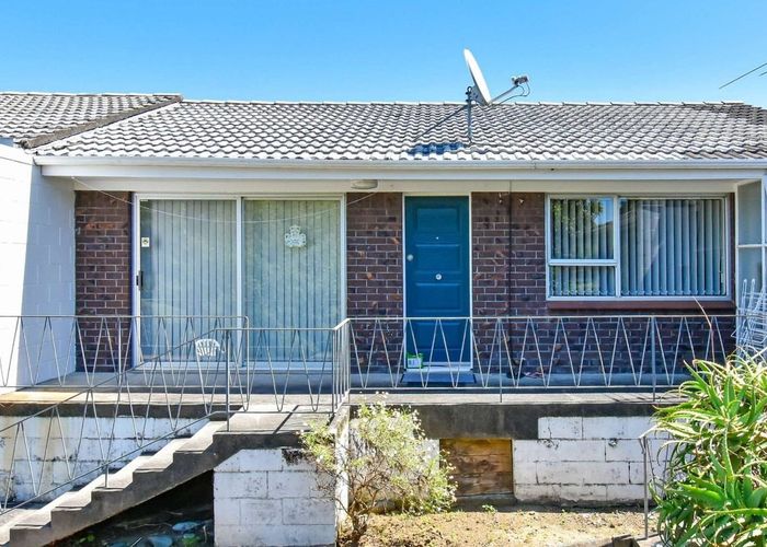  at 2/49A Landon Avenue, Mangere East, Manukau City, Auckland