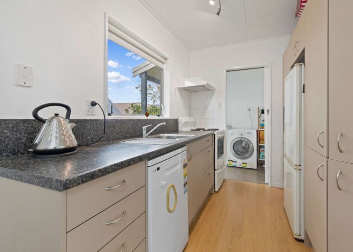  at 118 Old Farm Road, Hamilton East, Hamilton