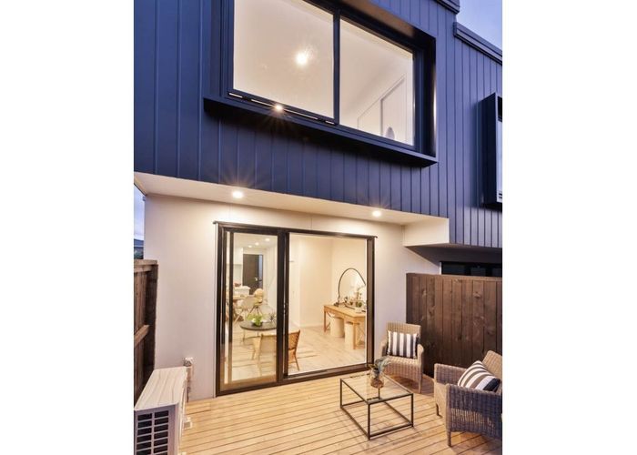  at 2/11 Jaemont Avenue, Te Atatu South, Auckland
