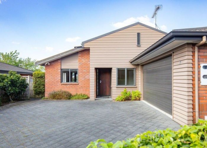  at 7 Eclipse Rise, Flagstaff, Hamilton