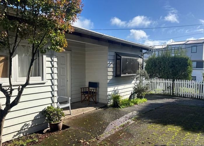  at 4 Sheehan Road, Te Atatu South, Waitakere City, Auckland