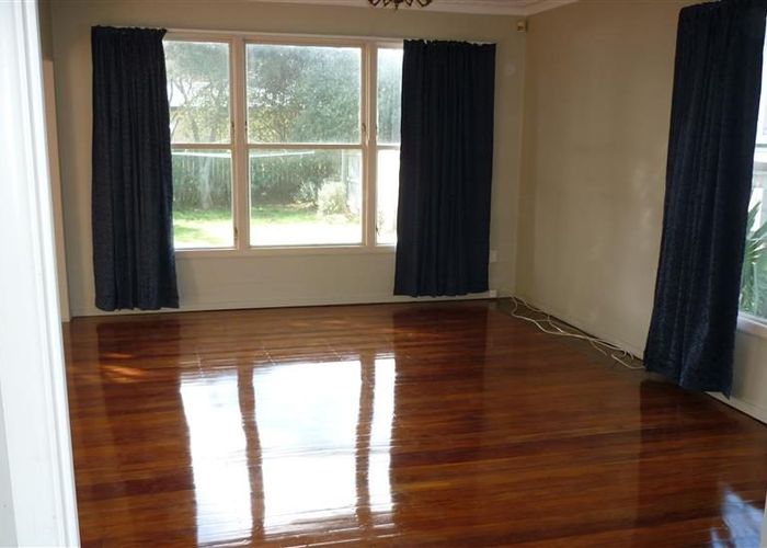  at 8A Serjeant Street, Henderson, Waitakere City, Auckland