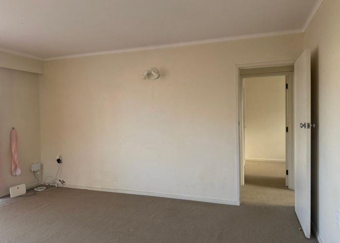  at 8/34 Kitchener Road, Milford, North Shore City, Auckland