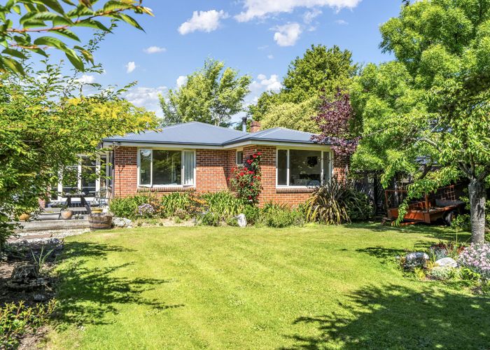  at 92 Main North Road, Woodend, Woodend