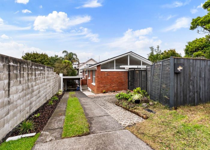  at 1/118 Lake Road, Belmont, North Shore City, Auckland
