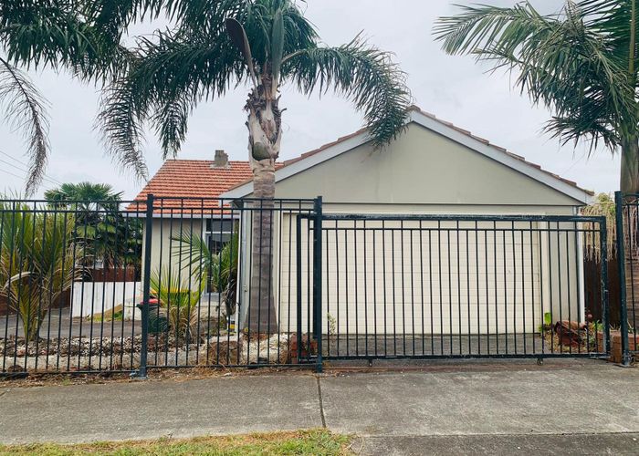  at 1/35 Clendon Avenue, Papatoetoe, Manukau City, Auckland