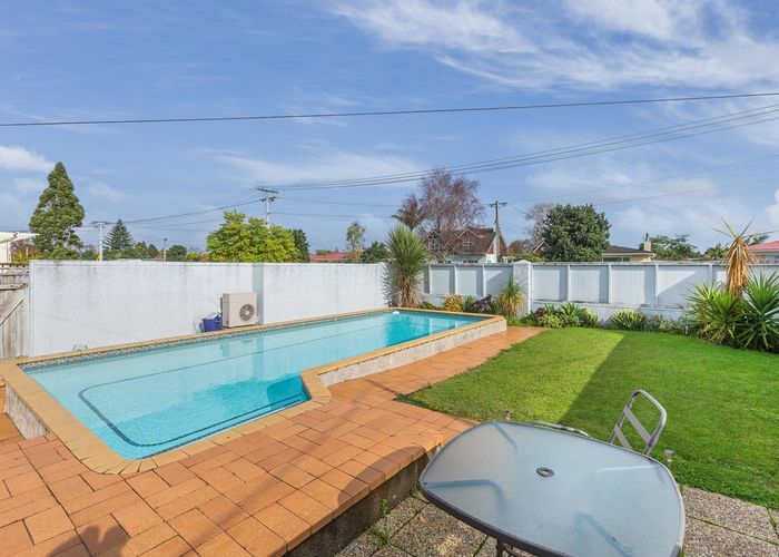  at 21 Peachgrove Road, Te Atatu Peninsula, Auckland
