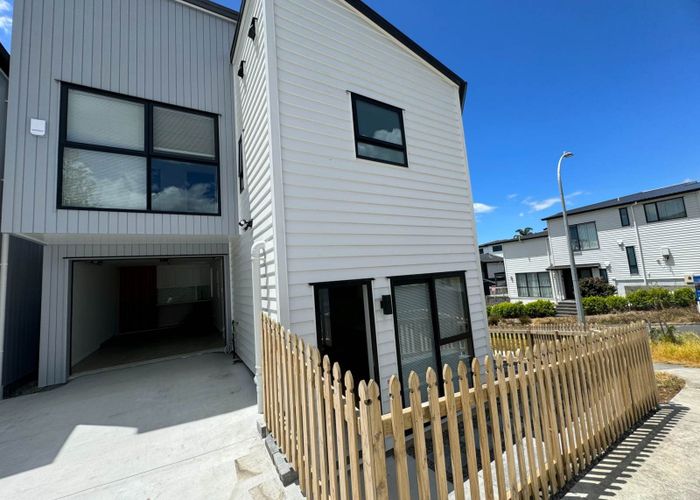 at 2A Paina Crescent, Massey, Waitakere City, Auckland