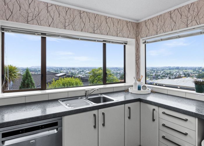  at 90 Churchill Drive, Taradale, Napier