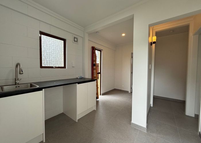  at 2/22 Tui Glen Road, Birkenhead, North Shore City, Auckland