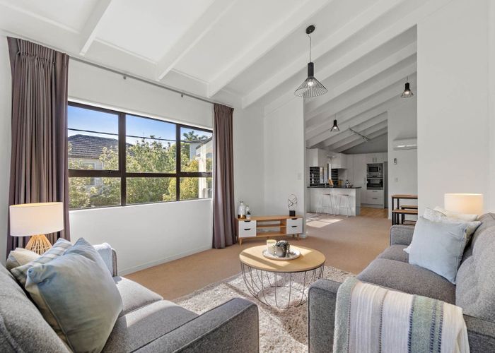  at 2/660 Beach Road, Browns Bay, North Shore City, Auckland
