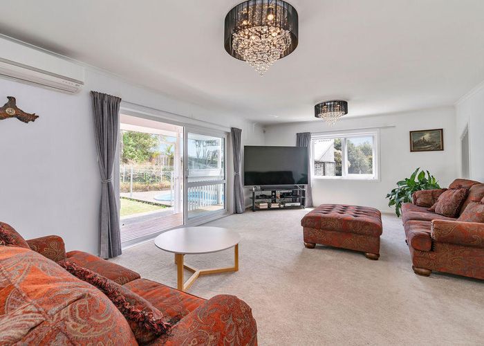  at 17 Gala Place, Henderson, Auckland