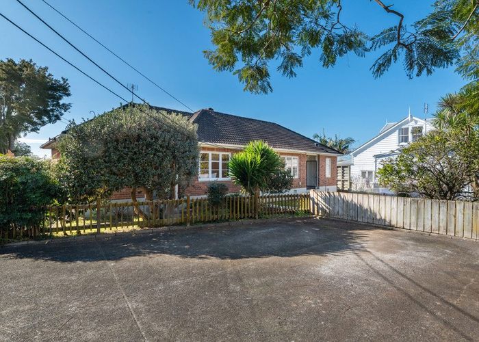  at 9E Kerr Street, Devonport, North Shore City, Auckland