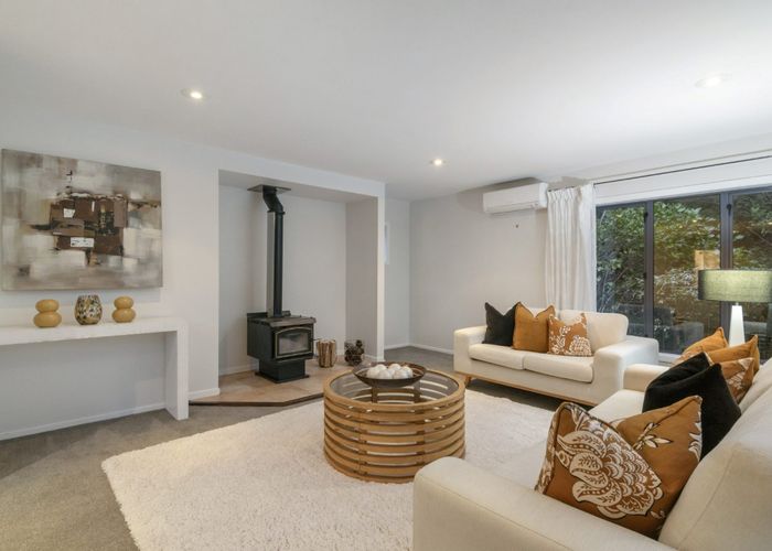  at 6 Hobson Heights Road, Lucas Heights, Auckland