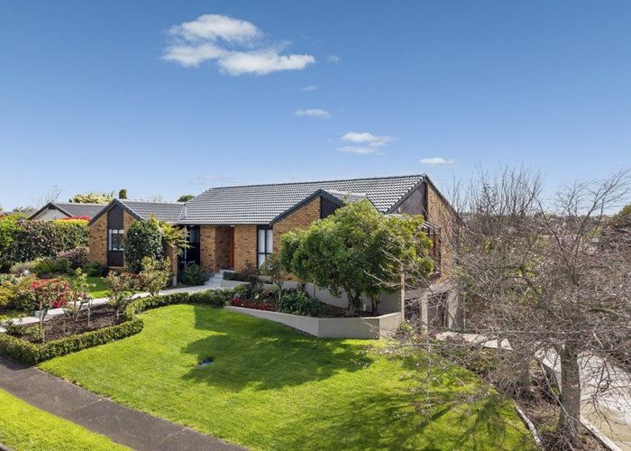  at 16 Rapallo Place, Farm Cove, Manukau City, Auckland